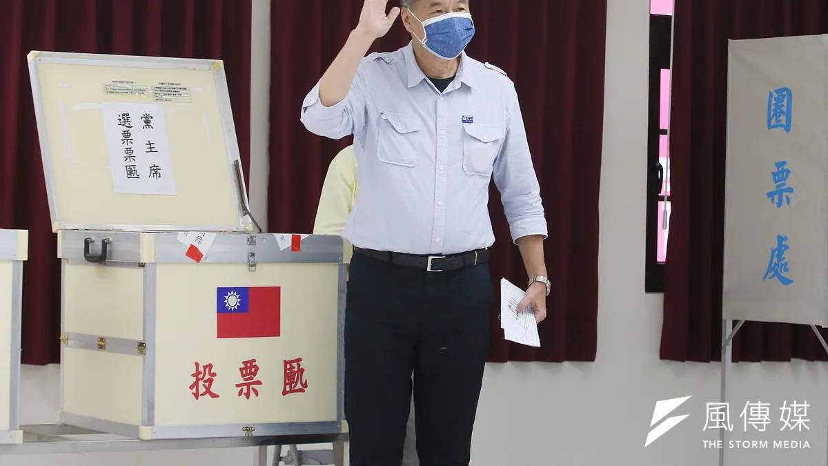 在本次的國民黨主席選舉中,孫文學校總校長張亞中(見圖)的表現可能是最令外界「驚奇」的一位,在辯論會後逆轉局勢,與前黨主席朱立倫的戰況陷入膠著。(柯承惠攝)