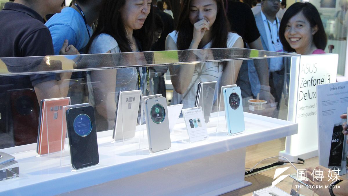 綠色和平調查顯示,台灣每人平均擁有5.41支手機,僅次於俄羅斯5.55支。(資料照,王德為攝) 綠色和平調查顯示,台灣每人平均擁有5.41支手機,僅次於俄羅斯5.55支。(資料照,王德為攝)