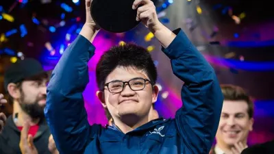 台灣選手陳威霖指出,不管從哪裡畢業,找自己喜歡的事情很重要,電玩遊戲一直是我從小到大很喜歡的事情。(資料照,取自蔡英文臉書)