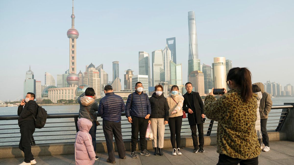 上海日前宣布驗出一起「台灣輸出病例」,經指揮中心調查後發現是於11月在台治癒出院的案552、30多歲本國籍男性。圖為上海,與新聞個案無關。(資料照,美聯社) 上海日前宣布驗出一起「台灣輸出病例」,經指揮中心調查後發現是於11月在台治癒出院的案552、30多歲本國籍男性。圖為上海,與新聞個案無關。(資料照,美聯社)