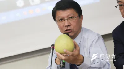 振興三倍券上路,讓全台各大郵局都被排隊人潮塞爆。對此,國民黨台南市議員謝龍介(見圖)直言三倍券是「3倍疲倦、3倍浪費」。(資料照,簡必丞攝)