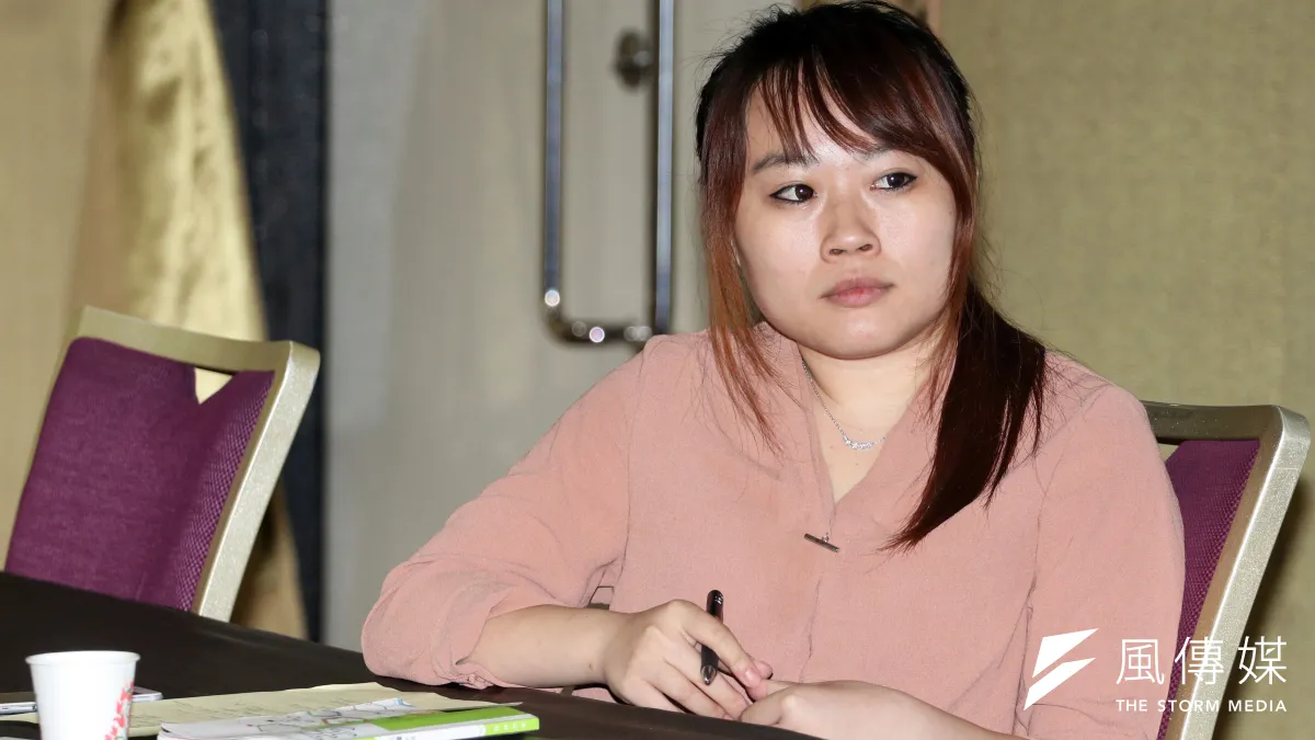 由新動力智庫舉辦的「消失的新興民族?青年創業的困境與解方」論壇,31日上午於台大國際會議中心舉辦,會中邀請赴南京創業「眾創碼頭」成功的台灣年輕人何思穎,分享創業心得。(蘇仲泓攝)