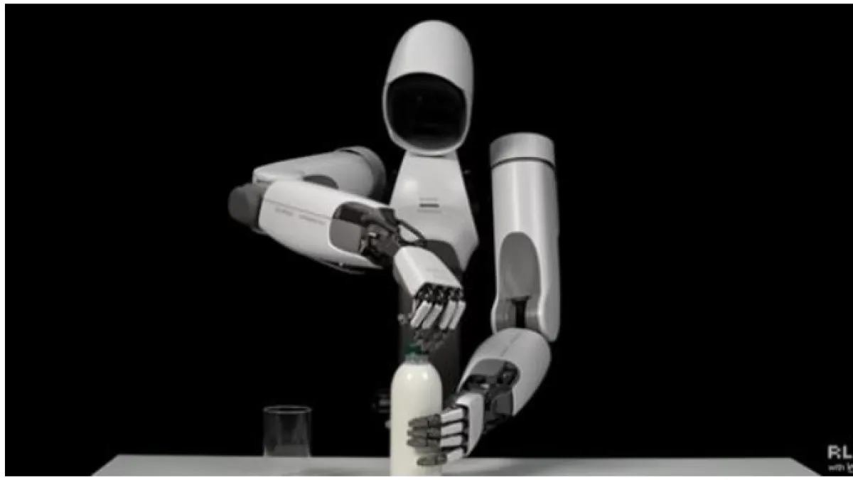 リアルワールド、三菱地所、TMIPの3者は、大手町仲通りでフィジカルAIロボットによる飲料提供と空容器回収の実証実験を行い、実環境での運用可能性や社会実装に向けた課題を検証する。(三菱地所提供)