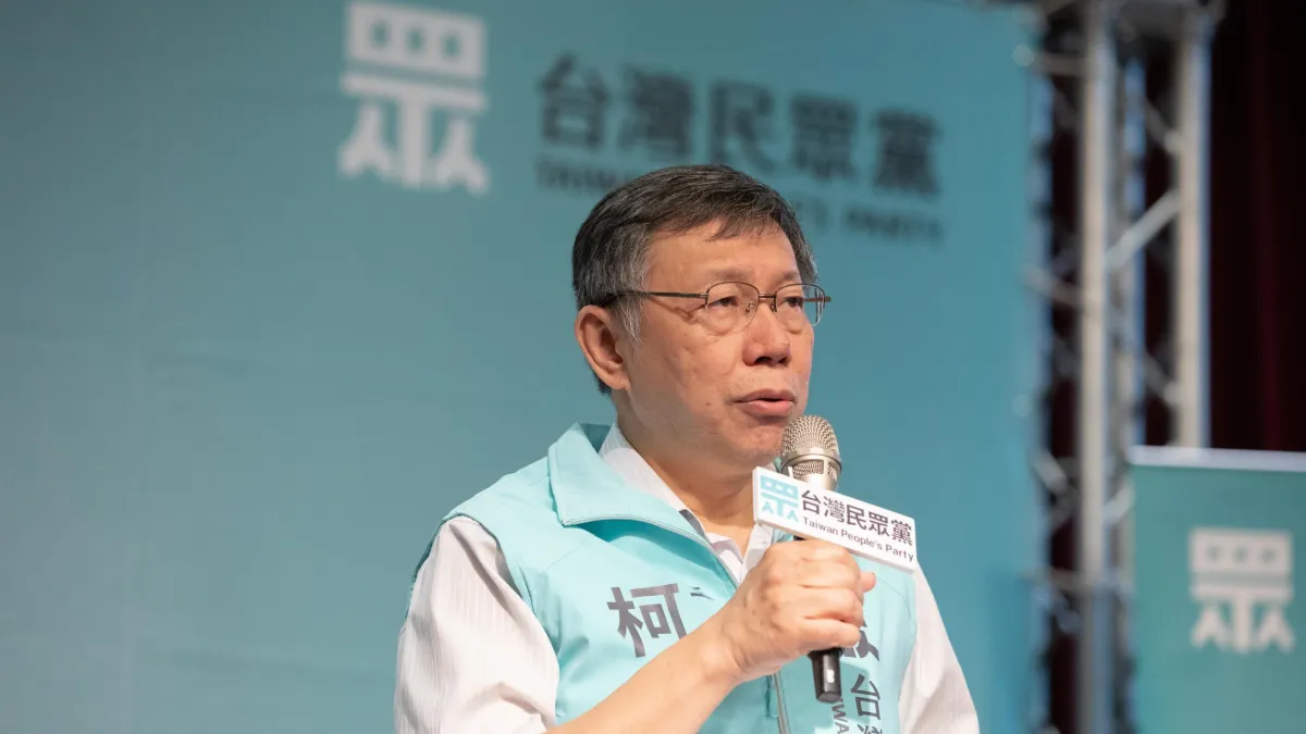 台北市長柯文哲(見圖)籌組台灣民眾黨,藍綠對立間再添一道「白色勢力」,筆者以「藍矯情、綠刻薄、白傲嬌」比喻,說明台灣政黨的局勢。(資料照,台灣民眾黨提供)