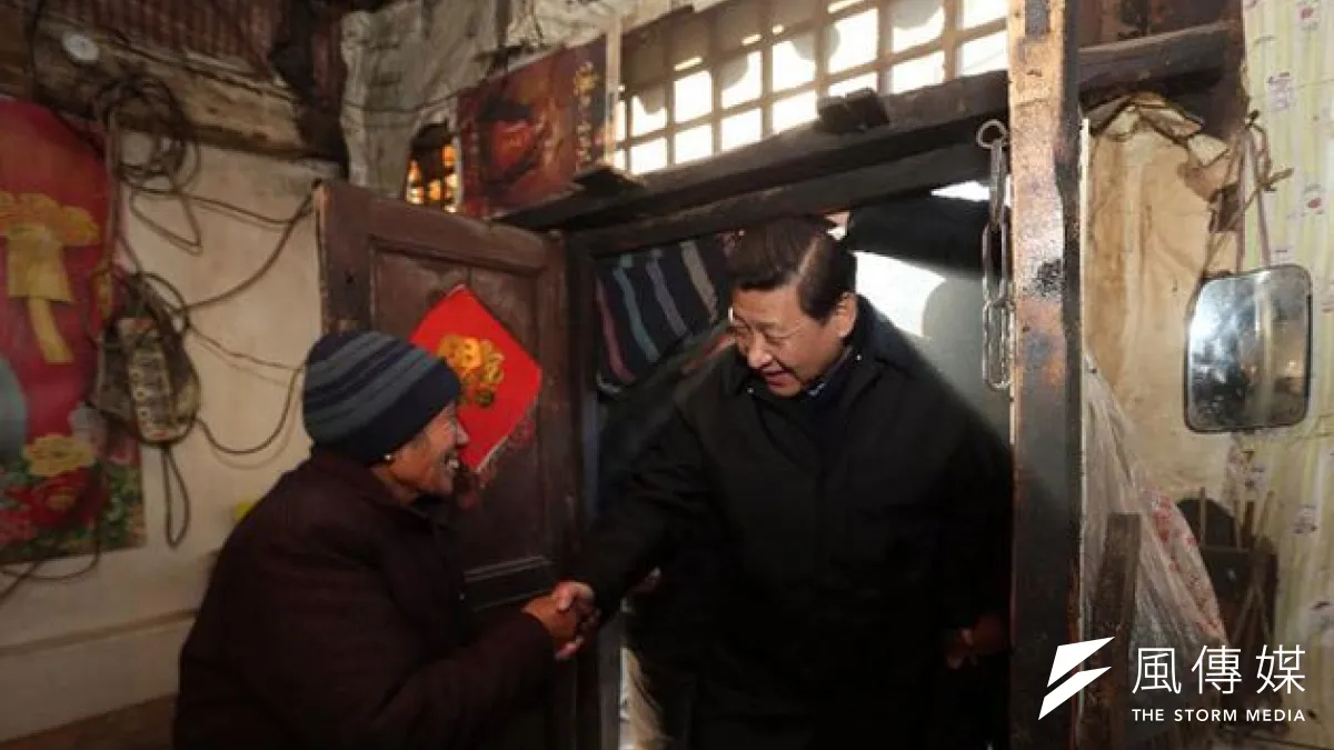 中國國家主席習近平打貪反腐,自己在公眾面前也是提倡儉樸,但官員另有對策。(圖為習近平訪河北/新華網)