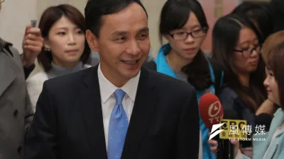 國民黨總統候選人朱立倫在政見會最後一輪發言中猛打團結牌,只要有共同理念和史觀,就能合作對抗瓦解國家、傷害人民的「邪惡力量」。(葉信菉攝)