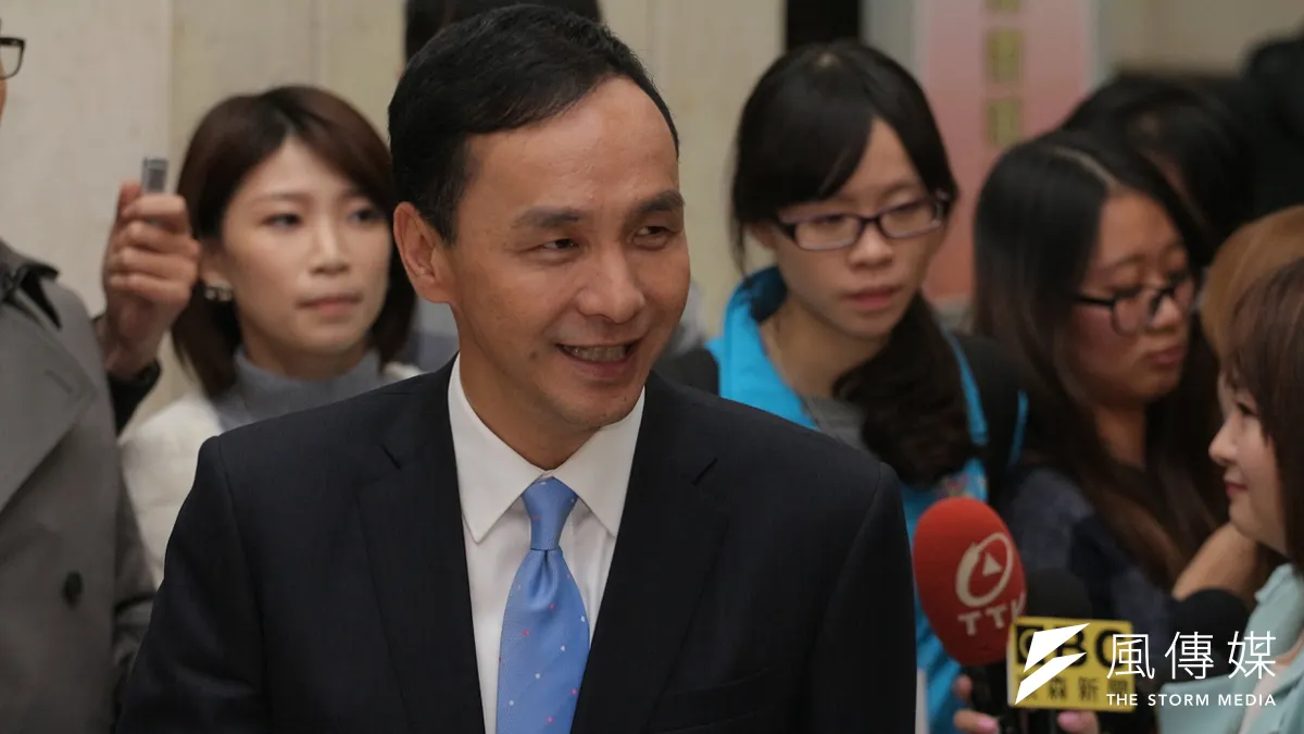 國民黨總統候選人朱立倫在政見會最後一輪發言中猛打團結牌,只要有共同理念和史觀,就能合作對抗瓦解國家、傷害人民的「邪惡力量」。(葉信菉攝) 國民黨總統候選人朱立倫在政見會最後一輪發言中猛打團結牌,只要有共同理念和史觀,就能合作對抗瓦解國家、傷害人民的「邪惡力量」。(葉信菉攝)