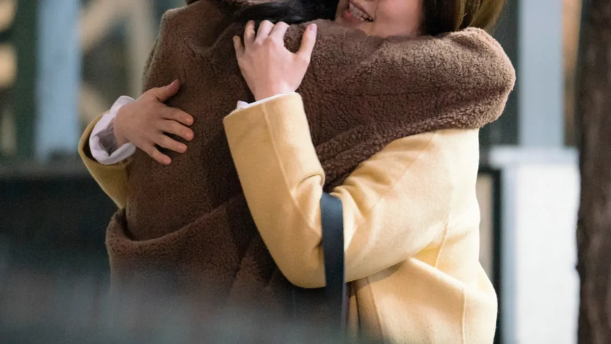 表示感謝之情,除了擁抱、thank you換換不同的口說用法!(示意圖/JTBC Drama@facebook) 表示感謝之情,除了擁抱、thank you換換不同的口說用法!(示意圖/JTBC Drama@facebook)