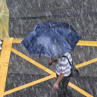 気象専門家の林得恩氏は、来週前後に合計3つの梅雨前線が台湾の天気に影響を及ぼすことを指摘した。(示意図/柯承惠撮影) 気象専門家の林得恩氏は、来週前後に合計3つの梅雨前線が台湾の天気に影響を及ぼすことを指摘した。(示意図/柯承惠撮影)