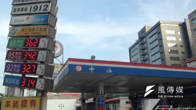 上周國際原油價格上升,國內油價漲了0.5元,本周則已回穩走低,如無意外,油價應會較平穩了。(資料照片)