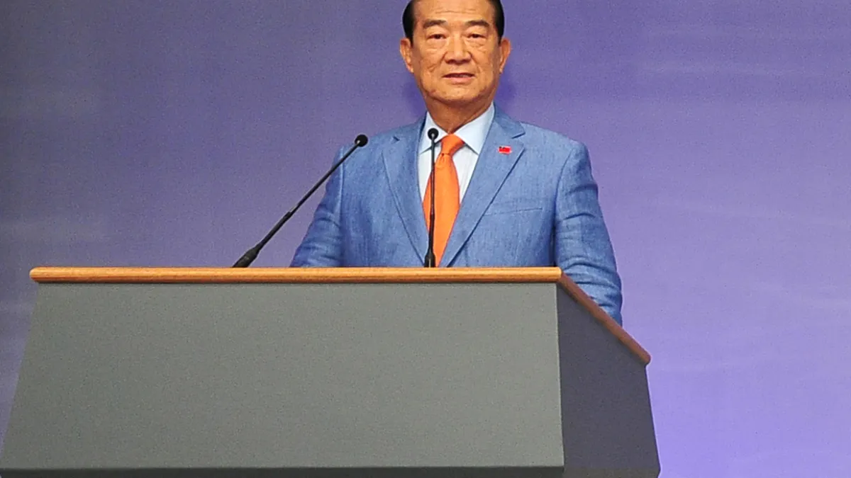親民黨總統候選人宋楚瑜表示,在最後的關鍵時刻,不要去聽候選人說將來要做什麼,應該檢視他們過去做過哪些、能做到哪些。(中選會提供)