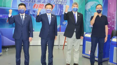 國民黨主席選舉候選人江啟臣(左起)、卓伯源、張亞中、朱立倫出席「國民黨主席大擂台-有膽來辯」辯論會。(中天新聞提供)