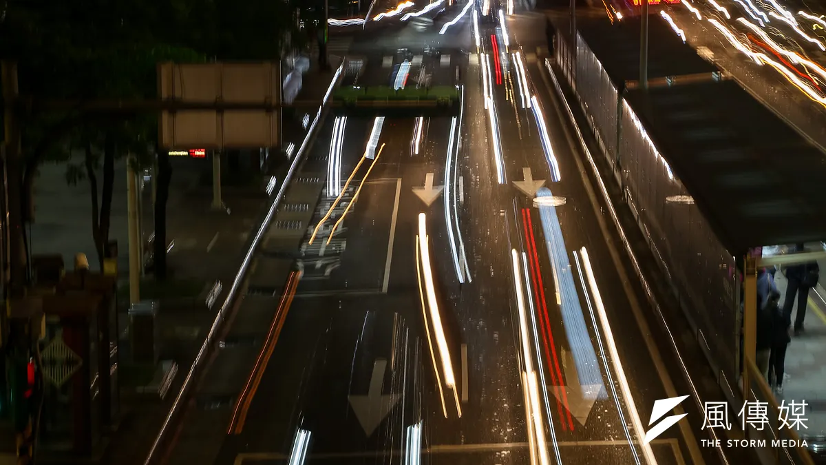 真正讓人恐懼的,不是敵人的飛彈,而是整個社會突然「看不見彼此」。示意圖。(資料照,顏麟宇攝)