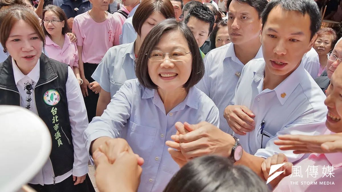 綠營希望小英(中)在初選中大勝的氣勢,可以延續到大選。(盧逸峰攝)