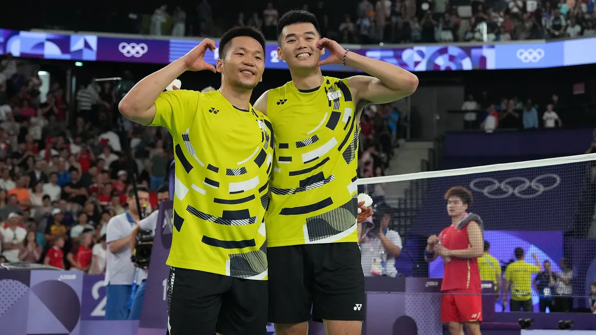 バドミントン男子ダブルスで2大会連続金メダルを獲得した李洋氏(左)が、新設されるスポーツ部の初代部長に就任する。(写真/中華オリンピック委員会提供) バドミントン男子ダブルスで2大会連続金メダルを獲得した李洋氏(左)が、新設されるスポーツ部の初代部長に就任する。(写真/中華オリンピック委員会提供)