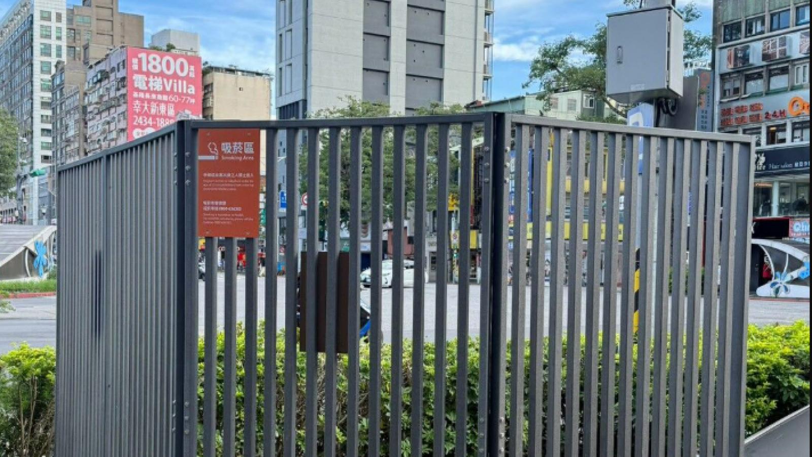 蔣萬安默默拆除「狗籠吸菸區」 張景森揭痛點:醜還不是最大問題