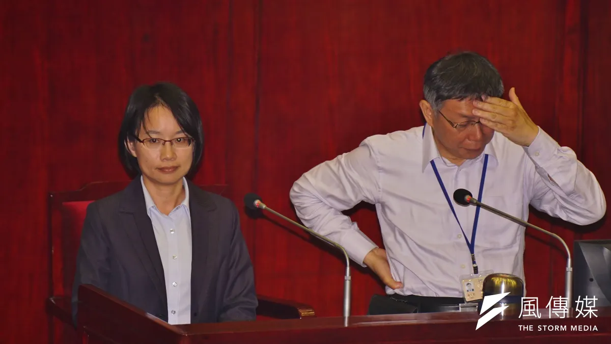 北農總經理吳音寧與台北市長柯文哲同台備詢,柯文哲略顯無奈。(盧逸峰攝)
