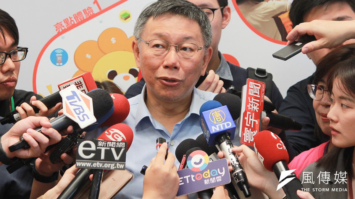 台北市長柯文哲18日上午出席「2019未來商務展」,會後聯訪時被問到鴻海董事長郭台銘稱「被媽祖託夢」選總統一事,柯表示,「每個人有每個人的說法,台灣實在是太有趣了。」(方炳超攝) 台北市長柯文哲18日上午出席「2019未來商務展」,會後聯訪時被問到鴻海董事長郭台銘稱「被媽祖託夢」選總統一事,柯表示,「每個人有每個人的說法,台灣實在是太有趣了。」(方炳超攝)