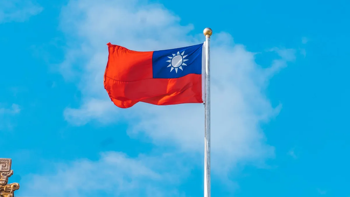 生活在台灣的人民一講到國名,就爭論不休,連總統和黨主席,從李登輝、陳水扁、馬英九、蔡英文、賴清德到鄭麗文都不免各唱各的調,到底誰說的中華民國才對?示意圖。(資料照,取自unsplash)