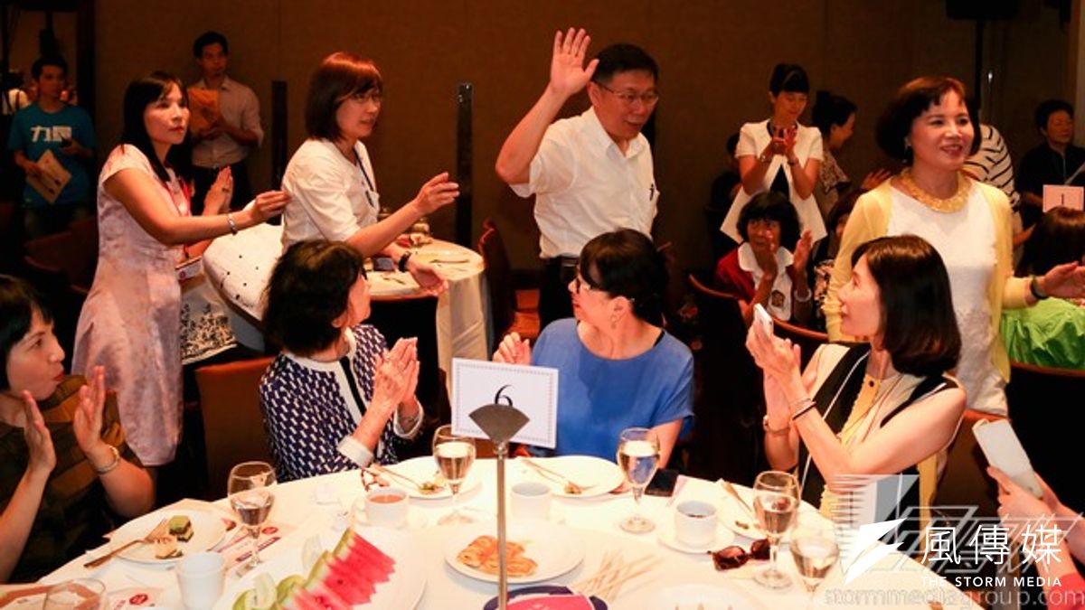 台北市長參選人柯文哲9日出席女性後援會下午茶會。(余志偉攝) 台北市長參選人柯文哲9日出席女性後援會下午茶會。(余志偉攝)