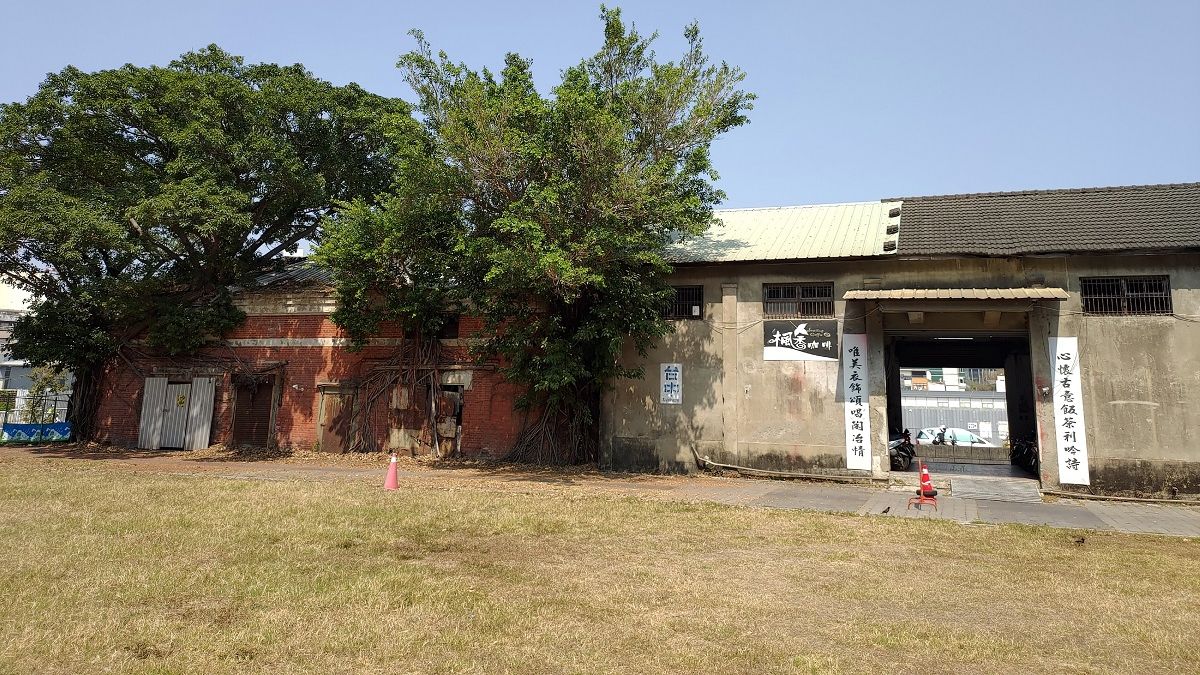 台中市「新民街倉庫群」進行修復規劃設計,搭建的圍籬將進行藝術創作。(圖/台中市政府) 台中市「新民街倉庫群」進行修復規劃設計,搭建的圍籬將進行藝術創作。(圖/台中市政府)