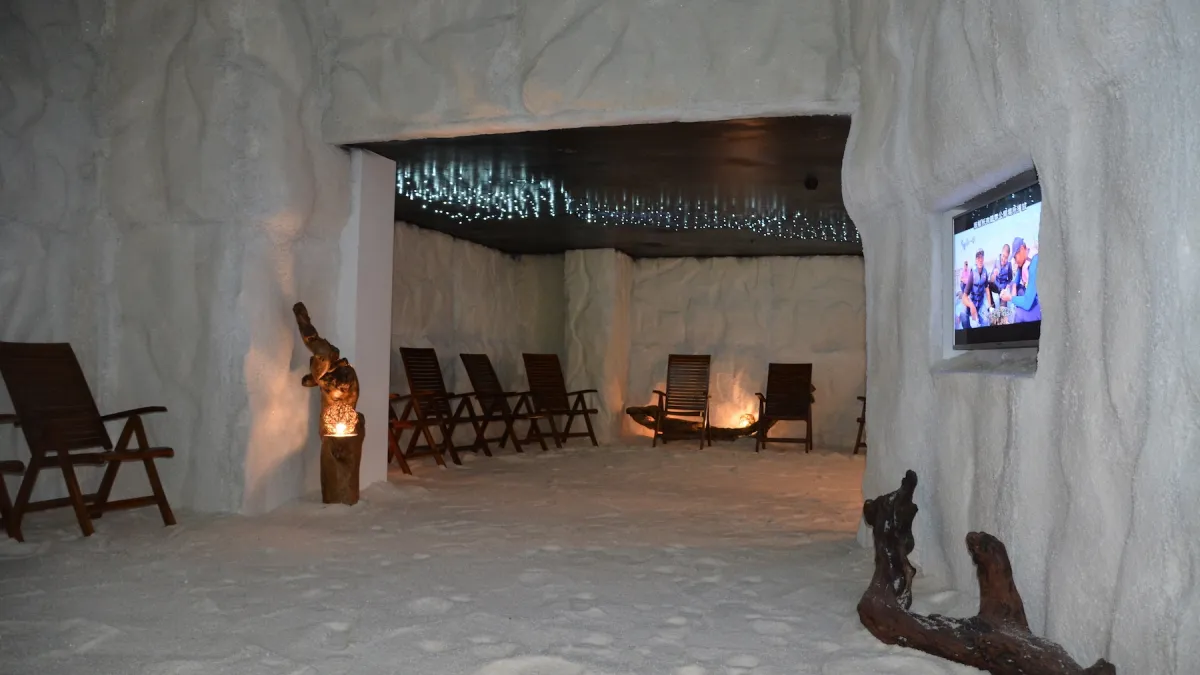 七股「鹽屋」落成 遊客如置身北國雪景