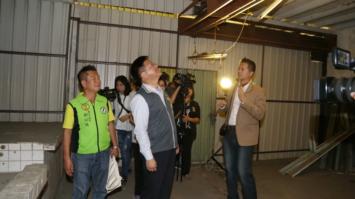 台中歷史建築「第四市場」修復動工,台中市長林佳龍到現場實勘。(圖/台中市政府提供)