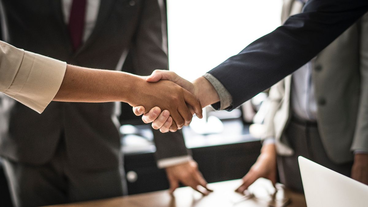 如果真的有機會你可以跟億萬富翁,或百大企業總裁見面,你確定你有本事和他談話嗎?(示意圖非本人/pexels) 如果真的有機會你可以跟億萬富翁,或百大企業總裁見面,你確定你有本事和他談話嗎?(示意圖非本人/pexels)