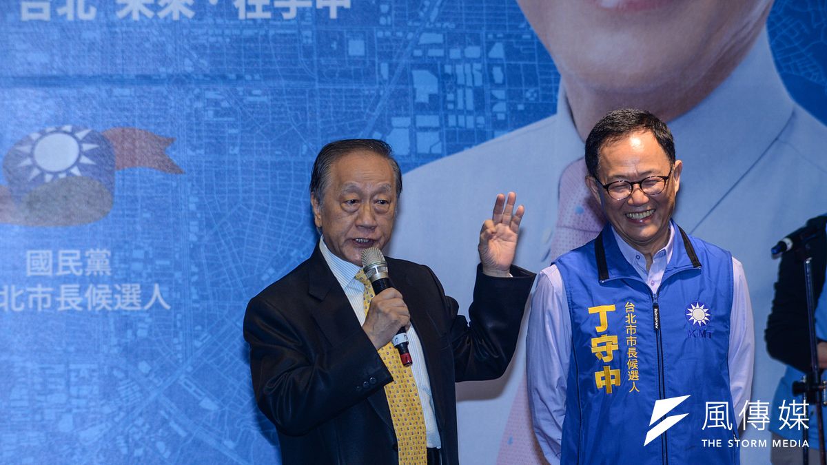 20181010-丁守中競選台北市長總部開幕茶會,新黨主席郁慕明替台北市長參選人丁守中站台。(甘岱民攝) 20181010-丁守中競選台北市長總部開幕茶會,新黨主席郁慕明替台北市長參選人丁守中站台。(甘岱民攝)