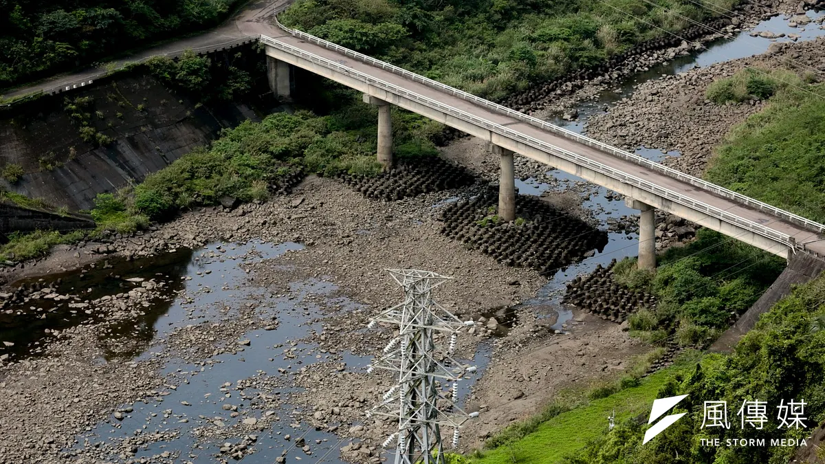 蘇迪勒颱風導致供應大台北地區用水的南勢溪泥沙暴增,原水濁度飆高至近四萬度,北水表示,今早已恢復乾淨。圖為翡翠水庫。(余志偉攝)