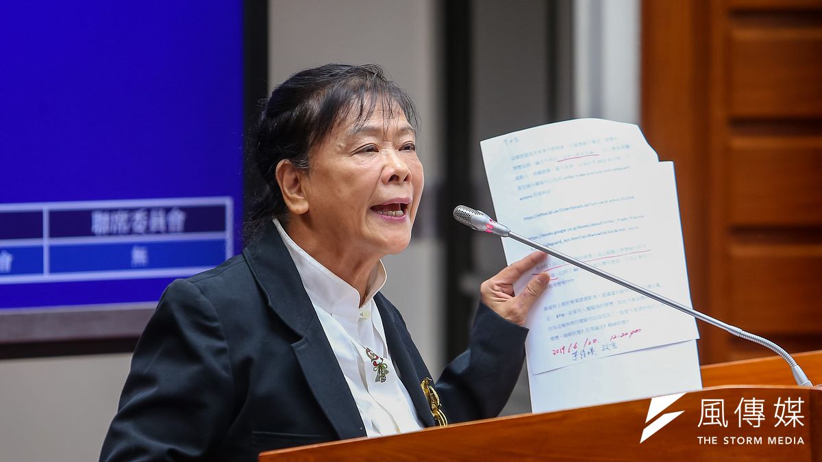 台大法律系名譽教授賀德芬出席「確立違反學術倫理案件客觀公正之處理原則」公聽會,她強調堅持學術誠信,沒有顏色只有黑白。(顏麟宇攝) 台大法律系名譽教授賀德芬出席「確立違反學術倫理案件客觀公正之處理原則」公聽會,她強調堅持學術誠信,沒有顏色只有黑白。(顏麟宇攝)