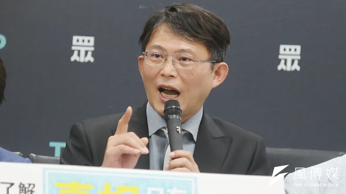 民眾黨立委黃國昌強調,國會改革只是想重建殘破不堪的調查權,希望民進黨不要再用謊言掩飾自己跳了8年的芭樂票。(柯承惠攝)