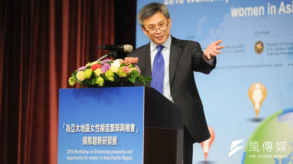 美國在台協會處長梅健華11日上午於「為亞太地區女性締造繁榮與機會國際研習營」進行演講。(林俊耀攝)