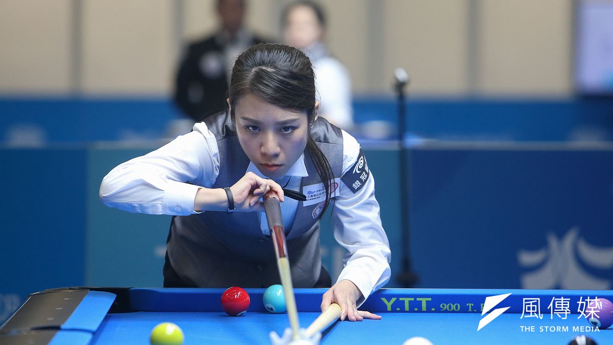 世大運女子撞球單打項目27日下午進行冠軍爭奪戰,台灣女將古正晴以9比6擊敗蒙古Narantuya BAYARSAIKHAN拿下金牌。(陳明仁攝) 世大運女子撞球單打項目27日下午進行冠軍爭奪戰,台灣女將古正晴以9比6擊敗蒙古Narantuya BAYARSAIKHAN拿下金牌。(陳明仁攝)