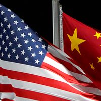 米国のトランプ大統領が関税戦を発動した後、米中貿易交渉に「重大な転機」が訪れ、米国財務長官ベッセント氏と中国副総理何立峰氏が5月10日から11日にかけてスイスで貿易交渉を行う。(AP通信) 米国のトランプ大統領が関税戦を発動した後、米中貿易交渉に「重大な転機」が訪れ、米国財務長官ベッセント氏と中国副総理何立峰氏が5月10日から11日にかけてスイスで貿易交渉を行う。(AP通信)