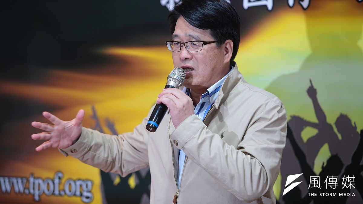 民進黨主席候選人游盈隆(見圖)說,蔡總統兩岸政策都延續防禦性方式,已有三分之二國人不滿其作為,這次蔡總統藉由習近平「告台灣同胞書」做出強烈反應,國人同胞會有一些感覺,「基本上是好的」。(顏麟宇攝) 民進黨主席候選人游盈隆(見圖)說,蔡總統兩岸政策都延續防禦性方式,已有三分之二國人不滿其作為,這次蔡總統藉由習近平「告台灣同胞書」做出強烈反應,國人同胞會有一些感覺,「基本上是好的」。(顏麟宇攝)