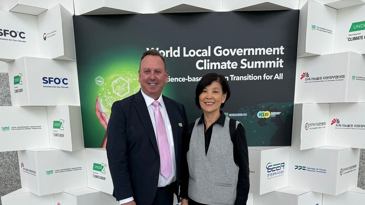 環保局長張瑞琿(右)與ICLEI世界秘書處吉諾·范·比金(Gino Van Begin)秘書長針對氣候中和計畫未來展望進行對談。(圖/高市環保局提供) 環保局長張瑞琿(右)與ICLEI世界秘書處吉諾·范·比金(Gino Van Begin)秘書長針對氣候中和計畫未來展望進行對談。(圖/高市環保局提供)