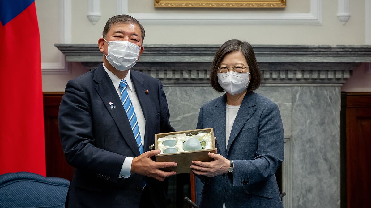 2022年28日,蔡英文總統接見「思考日本安全保障議員之會」訪台團,並與日本前防衛大臣石破茂對談。(總統府) 2022年28日,蔡英文總統接見「思考日本安全保障議員之會」訪台團,並與日本前防衛大臣石破茂對談。(總統府)