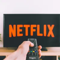 NETFLIXがWBC日本戦のPVを全国150か所に拡大し、初月498円の入会キャンペーンで視聴者拡大を目指す。(写真/unsplash提供) NETFLIXがWBC日本戦のPVを全国150か所に拡大し、初月498円の入会キャンペーンで視聴者拡大を目指す。(写真/unsplash提供)