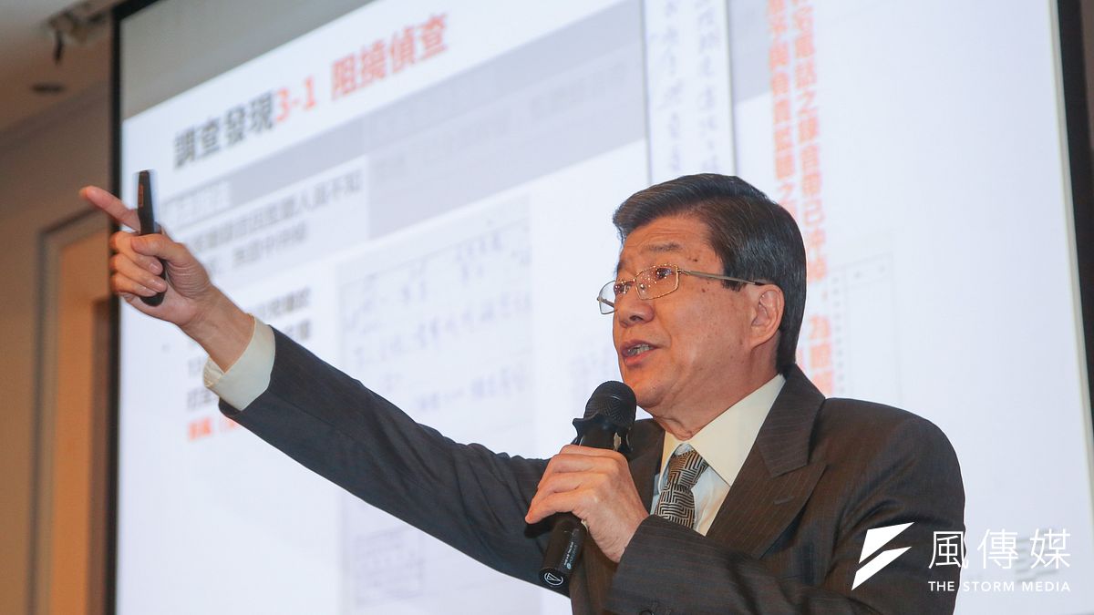 監委蔡崇義24日召開「林宅血案結案調查報告」記者會,公開案件調查「6項缺失」,包括「情治介入司法」、「誤導辦案方向」、「阻撓刑案偵辦」、「操弄媒體」、「包庇犯嫌」與「運用黑道」。(顏麟宇攝) 監委蔡崇義24日召開「林宅血案結案調查報告」記者會,公開案件調查「6項缺失」,包括「情治介入司法」、「誤導辦案方向」、「阻撓刑案偵辦」、「操弄媒體」、「包庇犯嫌」與「運用黑道」。(顏麟宇攝)