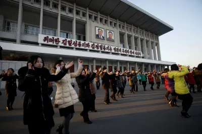 1月8日是北韓最高領導人金正恩生日,首都平壤民眾載歌載舞(美聯社) 1月8日是北韓最高領導人金正恩生日,首都平壤民眾載歌載舞(美聯社)