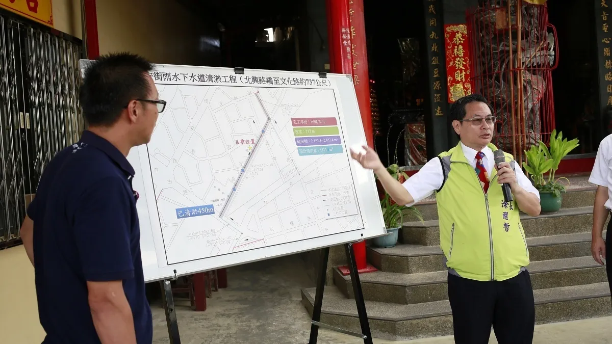 長安街進行下水道清淤工程 涂醒哲督導了解進度