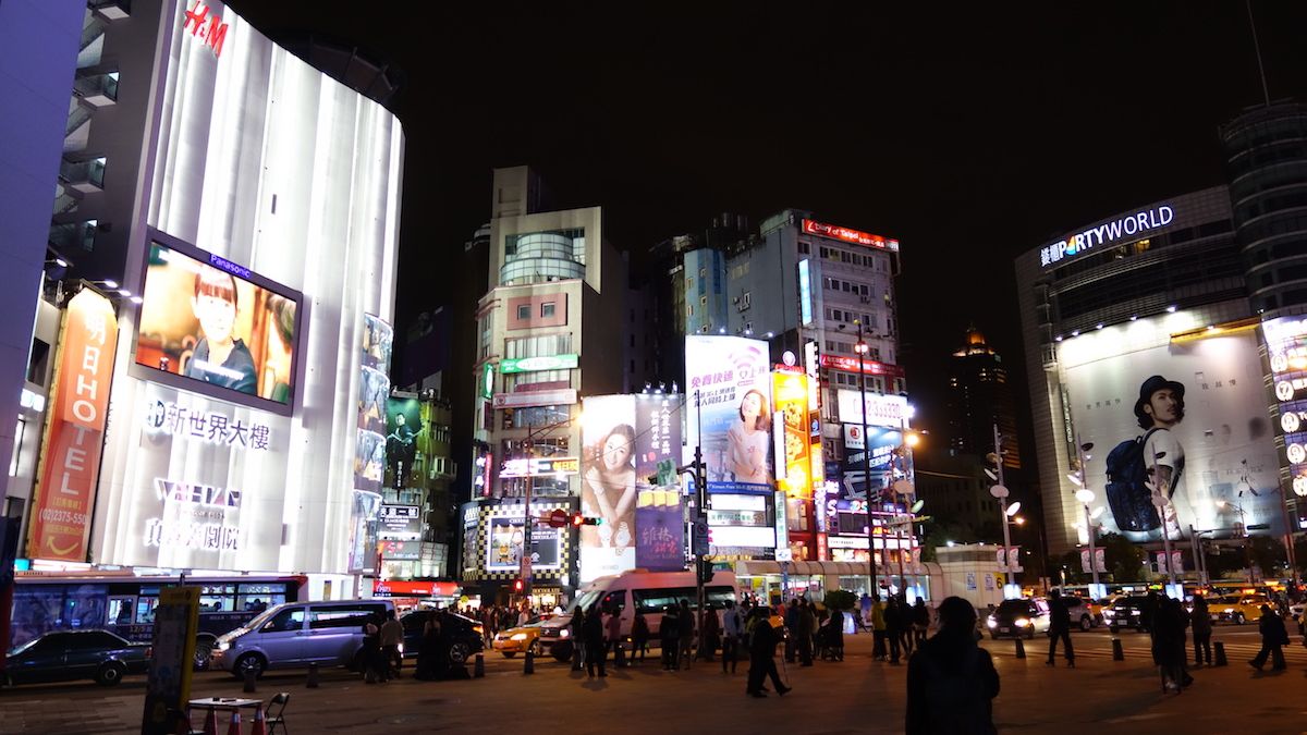 全台觀光景點受中客不來影響,來客數直線下滑,但台北市西門町商圈卻屹立不搖。相關人士分析,西門町商家有特色、定價公道是主要原因。(圖取自台北市政府) 全台觀光景點受中客不來影響,來客數直線下滑,但台北市西門町商圈卻屹立不搖。相關人士分析,西門町商家有特色、定價公道是主要原因。(圖取自台北市政府)