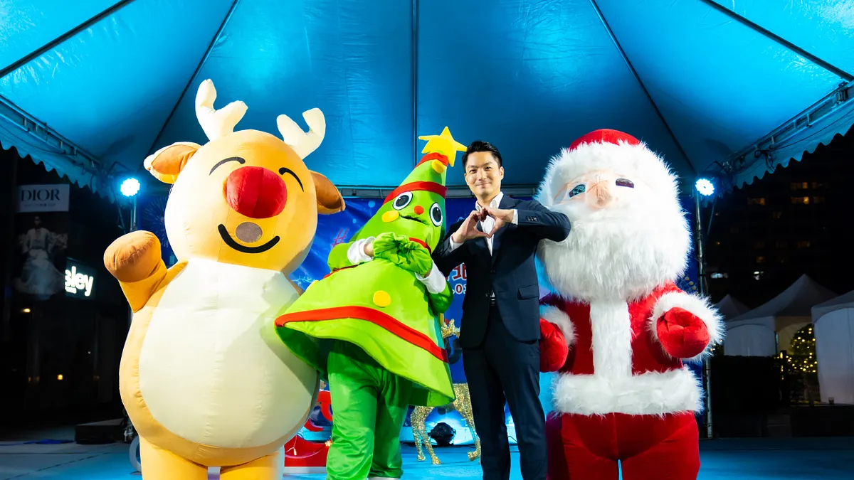 臺北市蔣萬安與鹿鹿快閃隊合照合影。(圖/臺北市政府產發局提供)