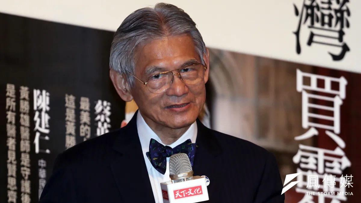 花蓮門諾醫院院長黃勝雄下午舉行「回台灣買靈魂」新書發表會。(蘇仲泓攝)