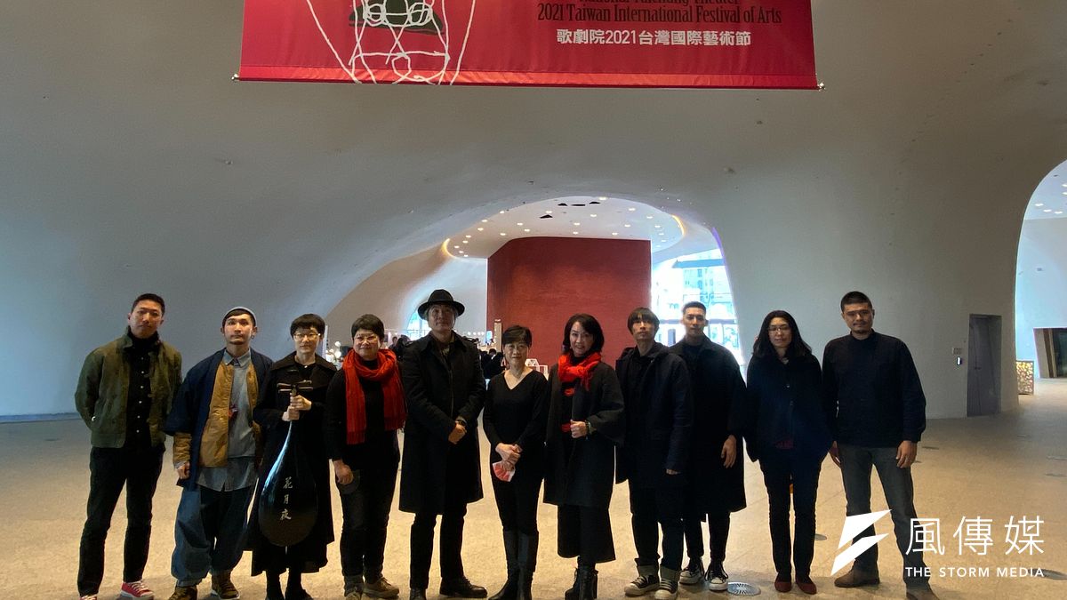 台中國家歌劇院邱瑗總監跟今年上半年的NTT-TIFA表演團隊一起宣布,各項精彩節目即將展開。(圖/王秀禾攝) 台中國家歌劇院邱瑗總監跟今年上半年的NTT-TIFA表演團隊一起宣布,各項精彩節目即將展開。(圖/王秀禾攝)