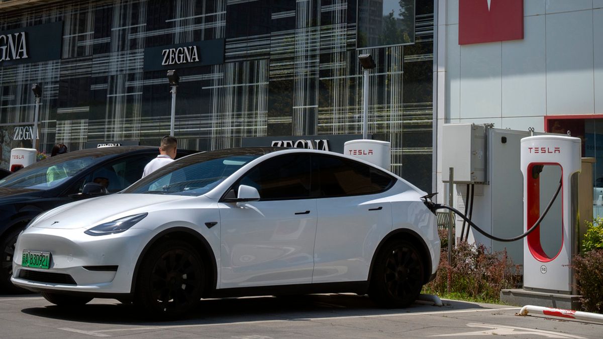 特斯拉的隱藏式門把沿用蘋果的設計(美聯社) 特斯拉的隱藏式門把沿用蘋果的設計(美聯社)