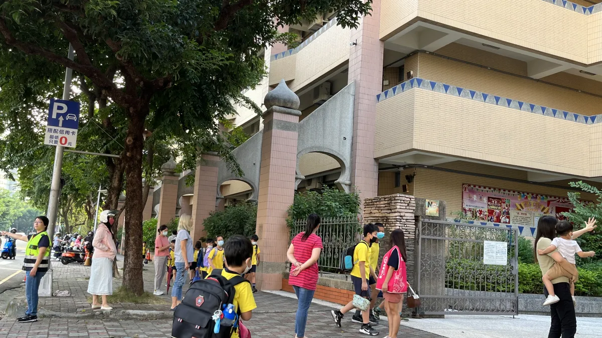 台中市南屯區永春國小改善通學步道,師生上放學交通獲保障。(圖/台中市政府)