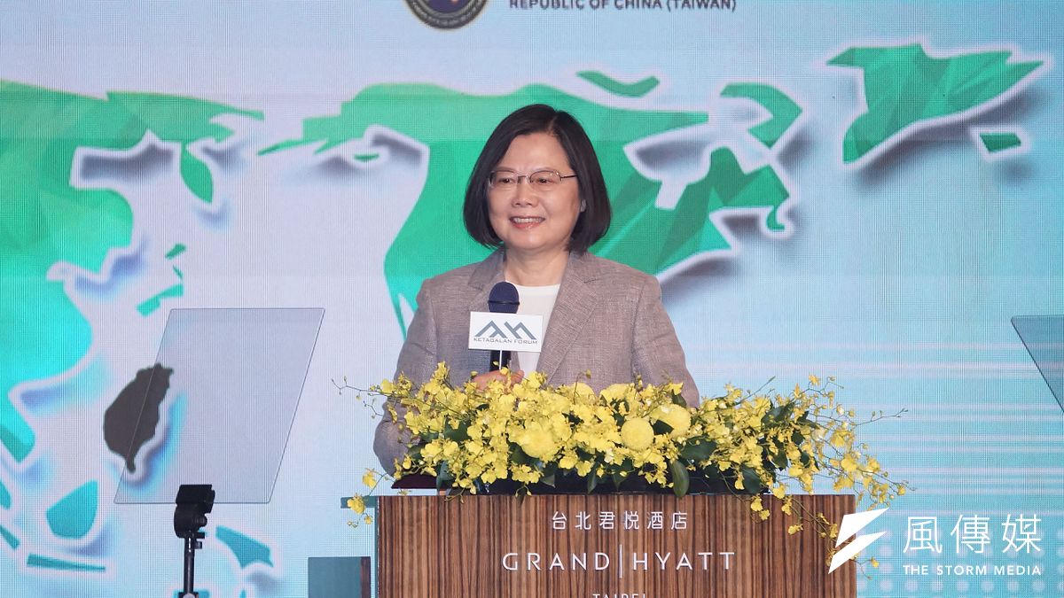 作者認為,曾外媒被評為當代最有影響力的女性領導人之一的總統蔡英文,身邊出了一位把政府部門當夜店的前發言人丁允恭,可謂國恥。(資料照,盧逸峰攝) 作者認為,曾外媒被評為當代最有影響力的女性領導人之一的總統蔡英文,身邊出了一位把政府部門當夜店的前發言人丁允恭,可謂國恥。(資料照,盧逸峰攝)