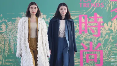 嘉義縣將高山茶結合時尚,舉辦「2022高山茶都.嘉義-茶.時尚」活動,以茶為靈感創作進行茗服時尚大秀。(圖/嘉義縣政府提供)